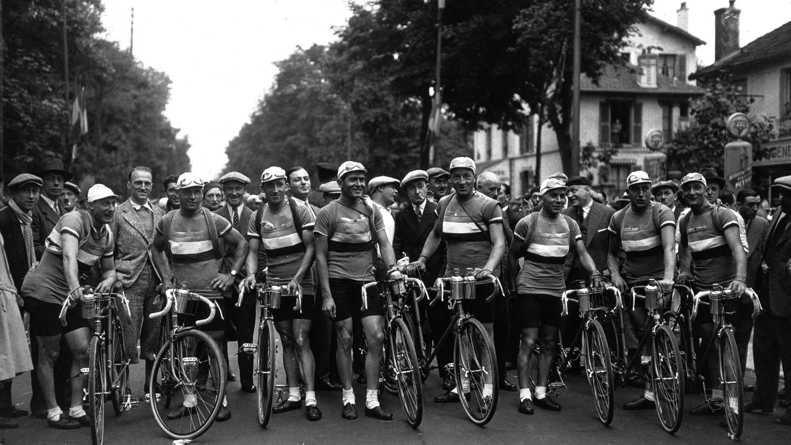 Photographie d'agence de l'équipe de France du Tour de France 1932